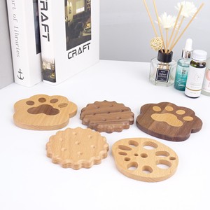 Sous-verres en bois de forme de dessin animé, design irrégulier en bois massif, tapis pour tasses à thé pour la maison et la cuisine - Product Image 1