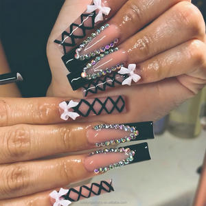 Puntas de Uñas Estilo Occidental <span class=keywords><strong>con</strong></span> Diseño de Lazo Negro y Líneas Cruzadas, Apliques Removibles de Perlas y Diamantes de Imitación - Product Image 1