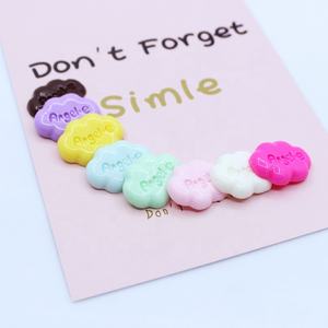 Cabujón de resina mini multicolor con palabras pintadas en forma de nube, bonito y artesanal, para decoración de juguetes infantiles y espaciadores de habitación - Product Image 1