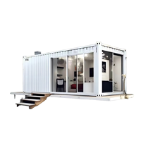 Maison conteneur modulaire portable avec grandes fenêtres vitrées, marches d'entrée, intérieur compact, design moderne pour utilisation en supermarché