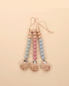 Attache sécurisée pour poussette et sac à couches sans BPA, en bois de hêtre naturel et silicone, support de dentition, perle, attache-tétine pour bébé - Product Image 3