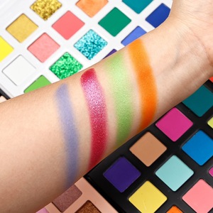 Palette Ombretti 30 Colori ad Alta Pigmentazione e Lunga Durata, Etichetta Privata, Formato Quadrato - Product Image 2