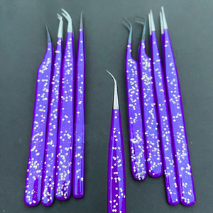 Pinzas para Pestañas de Acero Inoxidable con Recubrimiento Brillante, Agarre de Silicona Ligero, Punta Morada, Marca Privada OEM - Product Image 1