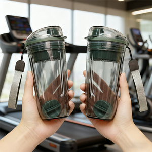 Botella Mezcladora Ergonómica de Primera Calidad para Bebidas Deportivas y Batidos Sustitutivos de Comidas - Product Image 4