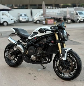 Utilisé pour <span class=keywords><strong>Benelli</strong></span> <span class=keywords><strong>752s</strong></span>. Moteur 750cc, Vente en gros de motos de rue d'occasion de haute qualité. - Product Image 1