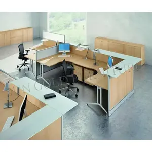 Furnitur kantor bingkai logam desain sederhana disesuaikan 3 orang orang meja kerja kantor