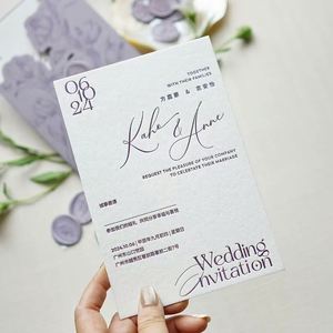 Carte d'invitation de mariage personnalisée de luxe avec estampage à chaud doré et design en relief, impression typographique sur carton et papier d'art - Product Image 4