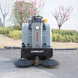 <b>Hot</b> Selling 1250mm Cleaning Width Ride-on Electric Floor Sweeper with Dust Suppression Spray System - Product Image 4