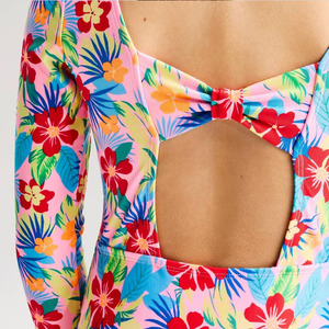 Maillots de bain pour filles à manches longues, résistants au soleil, avec un imprimé hawaïen mignon et un design de haute qualité, maillots de bain pour enfants en nylon personnalisés - Product Image 3