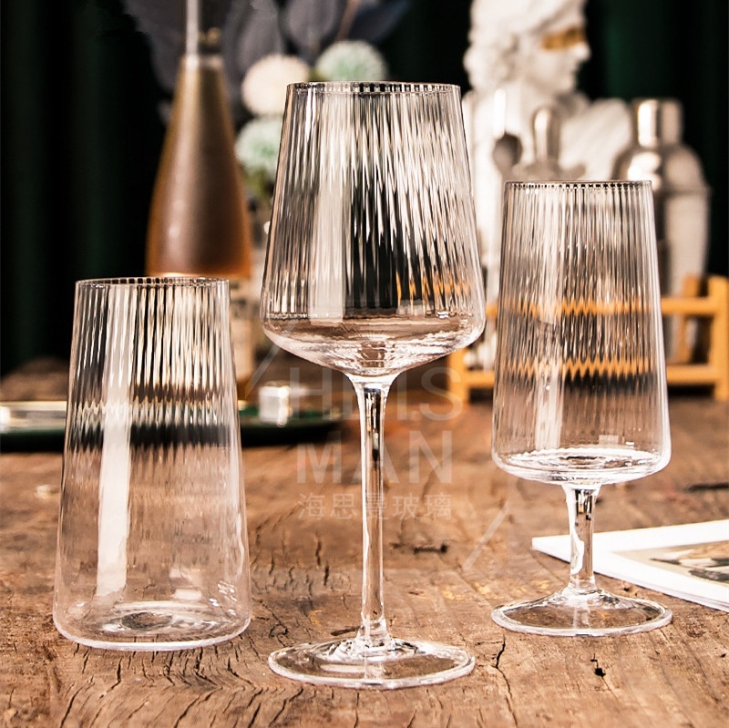 Verre à vin élégant de 260 ml en verre transparent rose avec motif à rayures verticales