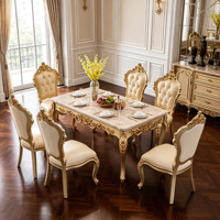 Ensemble de salle à manger rectangulaire de luxe en bois massif sculpté or, style arabe et européen, avec plateau en marbre et chaises en cuir PU beige pour villa, palais, hôtel