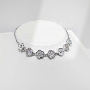 Pulseras de plata 925 al por mayor con diseño de flor de trébol y lazo, personalizadas para mujer, elegantes, chapadas en oro de 14k y 18k, pulseras de la amistad. - Product Image 1