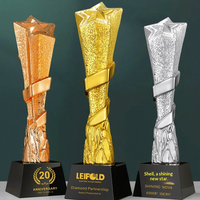 Trophée scolaire en cristal avec gravure et design personnalisable pour les cérémonies de remise de prix, les compétitions et les occasions commémoratives