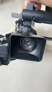 Système de vidéoconférence portable professionnel d'entrée de gamme HDC-MDH1 1080P AVCHD avec zoom optique 16x et écran rotatif pliable de 3,0 pouces - Product Image 2