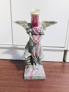 Statuetta Angelo Banksy con Secchio di Vernice, Scultura di Moda in Resina, Regalo Molto Richiesto - Product Image 4