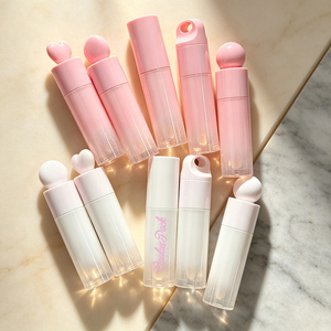 Tube de brillant à lèvres pour enfant 6ml, motif cœur dégradé blanc-rose, avec porte-clés, grand applicateur, boîte et logo - Product Image 6