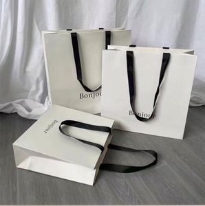Bolsas de Papel Blancas de Lujo con Logotipo Personalizado al por Mayor, Bolsas de Regalo para Boutique y Comercio Minorista con su Propio Logotipo - Product Image 1