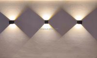 Lampe murale LED moderne en aluminium étanche Base en aluminium Lampe de porche avec lumières haut/bas pour chambre à coucher Patio Maison Garage