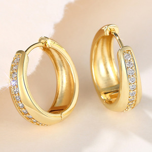 Orecchini a Cerchio a Forma di U Classici per Donne, Ear Cuff Minimalista, Gioielli di Moda Quotidiana - Product Image 5