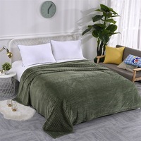 Couverture Polaire Personnalisée pour Noël ou l'Hiver, Plaid Doux Lavable avec Motifs Festifs