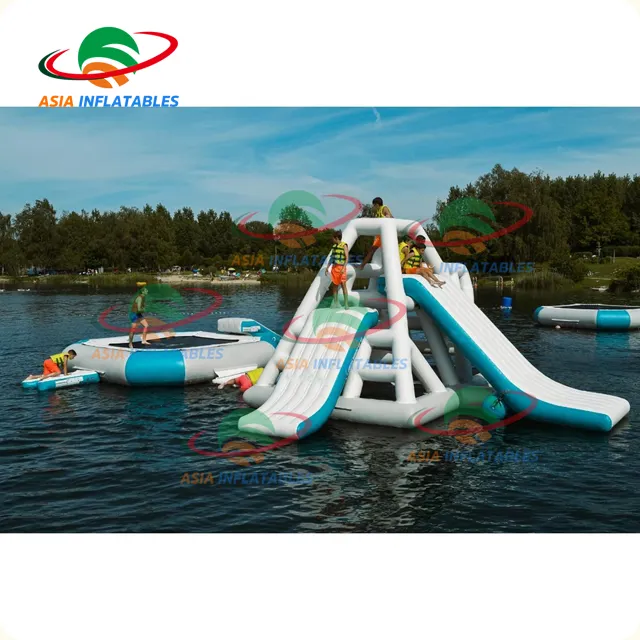 Grande trampolino gonfiabile all'aperto del parco acquatico per lo scivolo gonfiabile dell'acqua del parco acquatico con blob