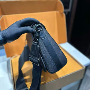 Sacs à main de luxe de grande marque en forme de V pour hommes et femmes, pour les trajets quotidiens et les rassemblements - Product Image 6