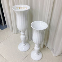 Vas bunga putih klasik Eropa, sederhana dan elegan desain Modern meja logam untuk dekorasi rumah dan pernikahan
