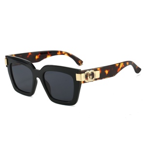 Gafas de Sol Estilo Ins para Hombre y Mujer, Modernas, de Viaje, con Protección UV400, para Fiestas, Tendencia Transfronteriza, Regalo de Año Nuevo - Product Image 2