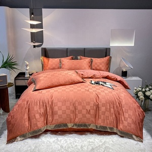 Set di biancheria da letto in Jacquard per la casa da 4 pezzi con fodera in cotone con imbottitura in poliestere - Product Image 1