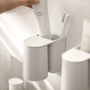 Support mural double pour brosses à dents avec ventouse, design minimaliste, ensemble de rangement gain de place pour salle de bain - Product Image 3