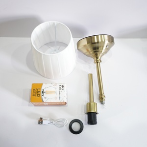 Lampe de table de mariage, équipée d'une ampoule E14, capacité de batterie personnalisable de 5200 mAh, adaptée à divers contextes décoratifs. - Product Image 4