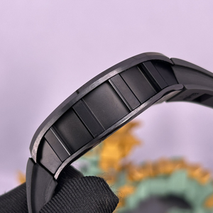 Reloj Mecánico Automático de Lujo con Esqueleto Visible, Caja de Fibra de Carbono Negra en Forma de Tonneau, Correa de Silicona, Venta al por Mayor - Product Image 4