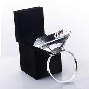 Cadeau de fête de mariage, accessoire de bijouterie, porte-serviette <span class=keywords><strong>en</strong></span> <span class=keywords><strong>verre</strong></span> et <span class=keywords><strong>diamant</strong></span> coloré, fausse bague <span class=keywords><strong>en</strong></span> <span class=keywords><strong>diamant</strong></span> <span class=keywords><strong>en</strong></span> cristal - Product Image 4