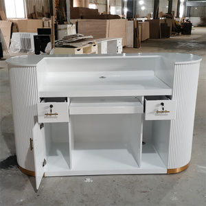 Comptoir de caisse moderne et simple pour entreprise, idéal pour la réception, les salons de beauté, les magasins de vêtements, les restaurants et les bars, avec espace pour caisse enregistreuse en coin. - Product Image 2