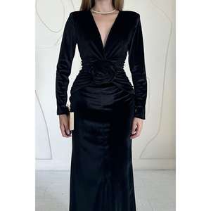 Robe de soirée longue noire à motif de roses 3D avec fente avant pour occasions formelles – Vente en gros - Product Image 2