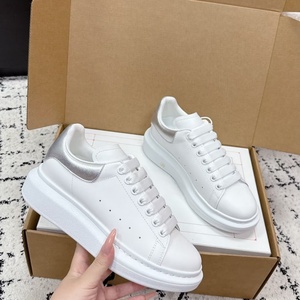 รองเท้ากีฬาแบบผูกเชือกคุณภาพสูงรุ่นคลาสสิกเพิ่มความสูง รองเท้าผ้าใบพื้นหนาสีดำสำหรับผู้หญิงและผู้ชาย ระบายอากาศได้ดี - Product Image 6