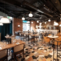 Ensemble de meubles de restaurant de luxe léger, canapé en U pour bar et café, tables et chaises de restaurant