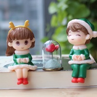 Noël assis couple dessin animé micro paysage décorations créatif bureau ornement résine poupées