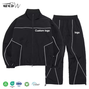 Tuta Sportiva Personalizzata da Uomo, Set in Nylon di Alta Qualità, 2 Pezzi Leggeri e Oversize - Product Image 1