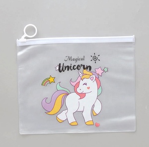 <span class=keywords><strong>PVC</strong></span> <span class=keywords><strong>translucide</strong></span> En Plastique Transparent Dessins Animé Sacs Design Sacs À Fermeture À Glissière Logo Dépoli Poly Sacs Pour Vêtements Chemise D'emballage de Maillot de Bain - Product Image 2