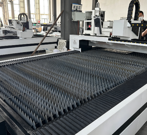เครื่องเลเซอร์ไฟเบอร์แบบพกพาสำหรับงานอุตสาหกรรม 3kw 6kw สำหรับตัดเหล็กแผ่นอ่อน เหล็กแผ่นสแตนเลส อลูมิเนียม และโลหะแผ่นอื่นๆ - Product Image 3