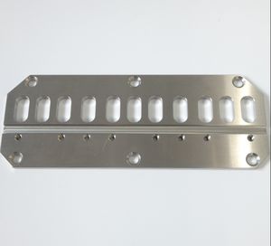 Services d'usinage CNC 5 axes de précision personnalisés-Perçage de fraisage pour pièces en aluminium en acier inoxydable pour électroérosion à fil servi au Japon - Product Image 3