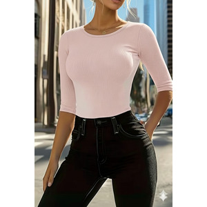 เสื้อเบลาส์คอกลมแขนสั้นสีชมพูพาสเทลสำหรับผู้หญิง ทรงเข้ารูป - Product Image 3