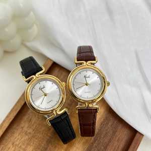 Reloj de pulsera retro para mujer con esfera verde, caja dorada, correa de cuero negra, resistente al agua, reloj de cuarzo para ir al trabajo. - Product Image 1