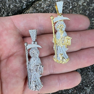 DUYIZHAO Colgante de Oro 14k con Acabado de Diamantes para Hombre y Mujer, Diseño de Grim Reaper Santa Muerte, Joyería de Moda Personalizada para Collar - Product Image 1
