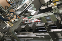 Système d'emballage automatique en carton enveloppant le scelleur de carton monteur de carton caser pour ligne d'embouteillage d'eau