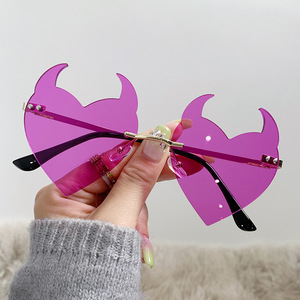 Demon Love <span class=keywords><strong>Bull</strong></span> Head Gafas de sol New Party, Ball, Dark Glasses, Funny Metal Glasses en Europa y América - Product Image 6