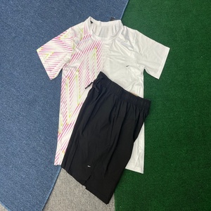 Ensemble d'entraînement athlétique de haute qualité, chemise à manches courtes et short en soie, ensemble de vêtements de sport pour la course à pied et le <span class=keywords><strong>fitness</strong></span> à séchage rapide - Product Image 5
