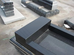 Pierre tombale et monument en granit noir de style européen traditionnel pour cimetière - Product Image 6