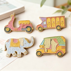 Aimant de réfrigérateur personnalisé en métal, motif dessin animé mignon, en alliage de zinc émaillé, aimant de réfrigérateur émail souple pour attraction touristique - Product Image 2